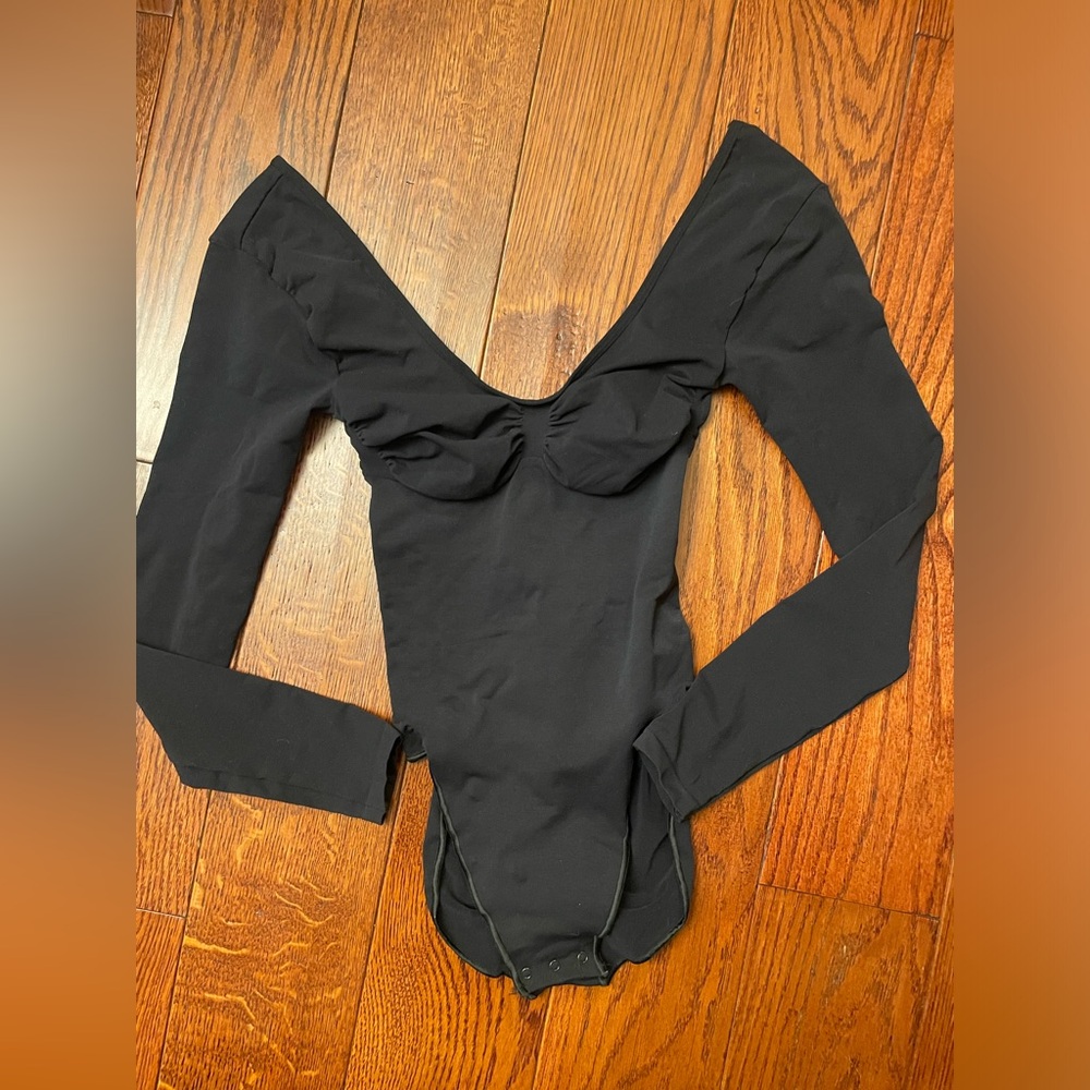 SKIMS LONG SLEEVE SCULPTING BODYSUIT